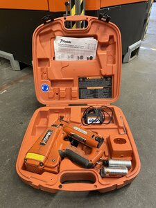 Tacker 32-63 mm brads/gas